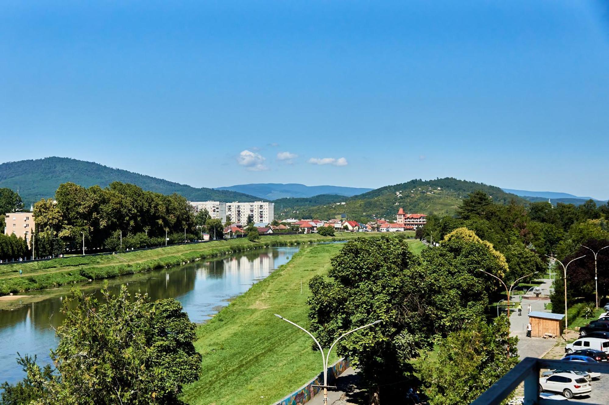 Wonderful Panoramic View Apartment Mukacheve Exterior foto